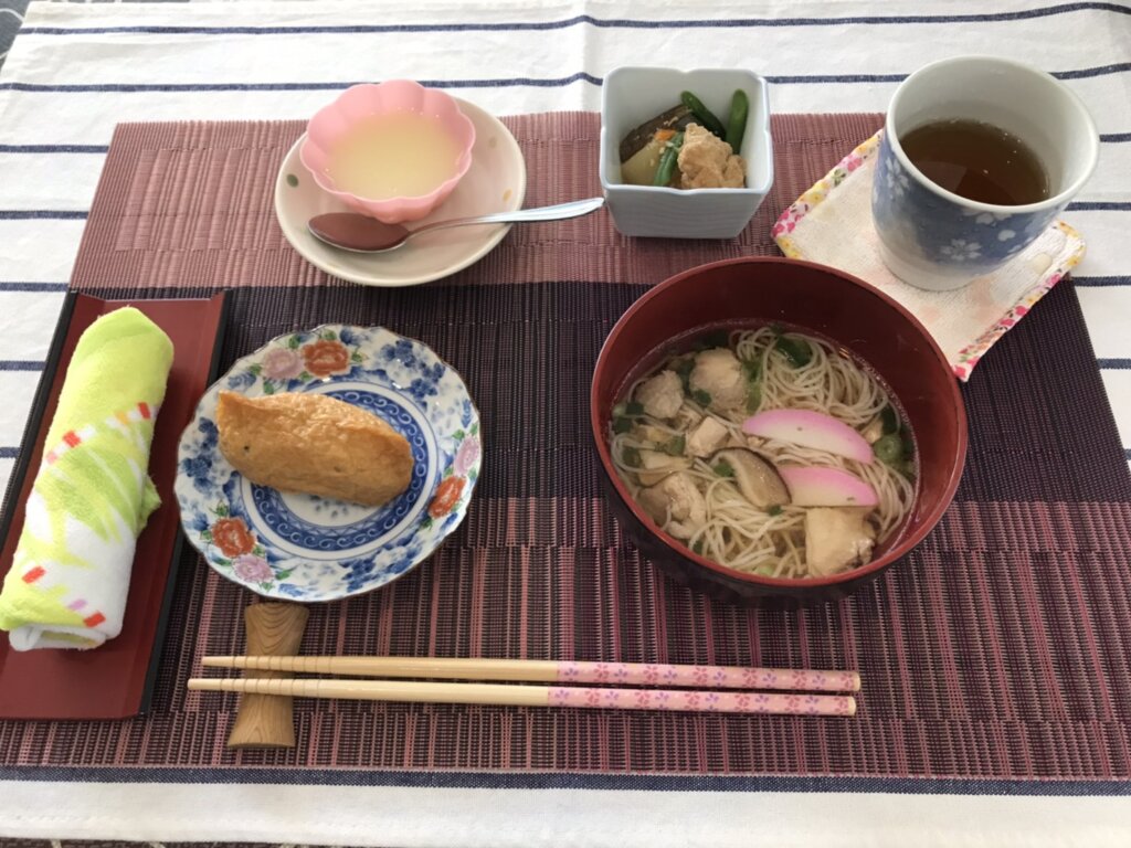 鹿児島 デイサービス スター倶楽部　昼食　いなり寿司&にゅう麺