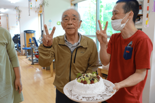 鹿児島ディサービス　誕生日　手作りケーキ
