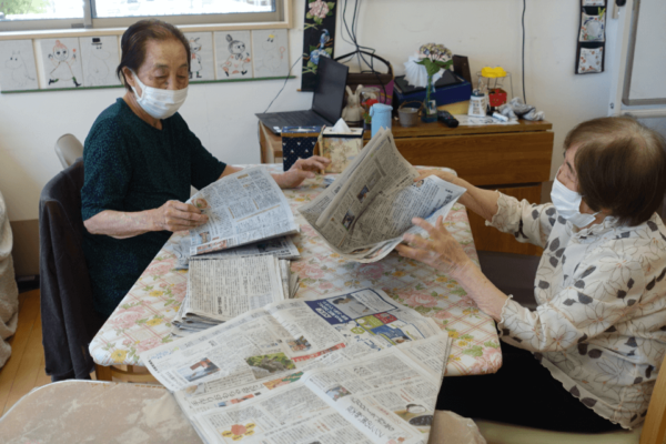 鹿児島ディサービス　新聞紙ゴミ　創作活動