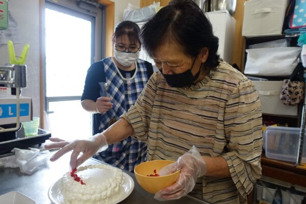 鹿児島ディサービス　誕生日会　手作りケーキ