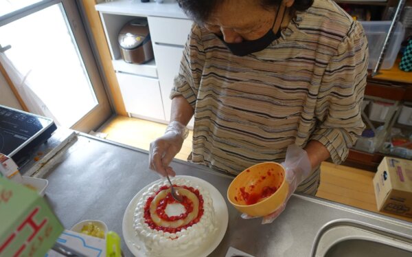 鹿児島ディサービス　誕生日会　手作りケーキ