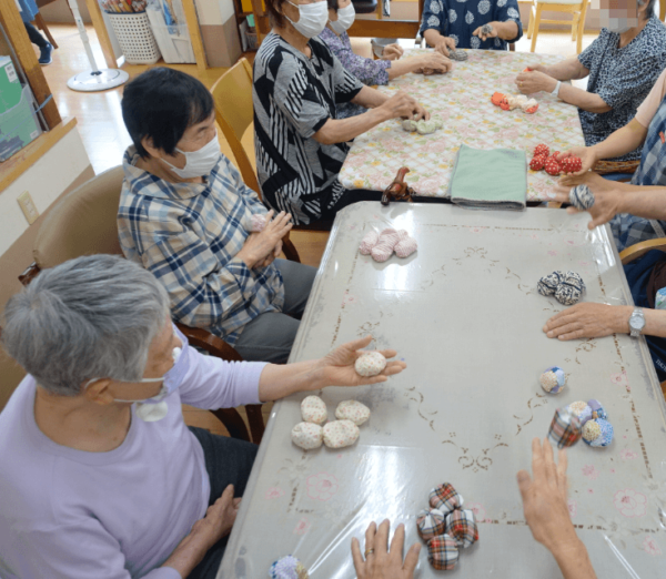 鹿児島ディサービス　お手玉　活動