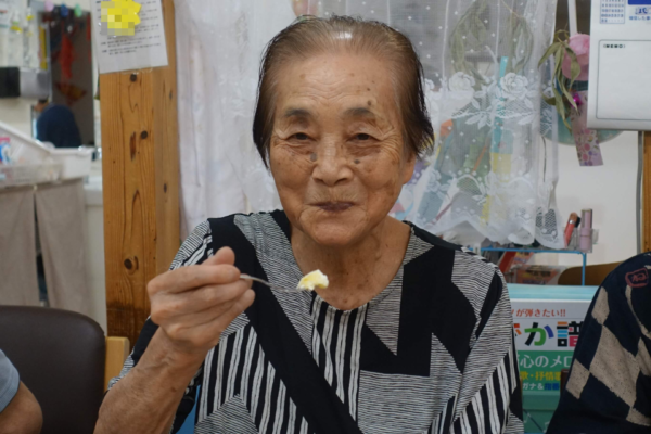 鹿児島ディサービス　誕生日会　ケーキ