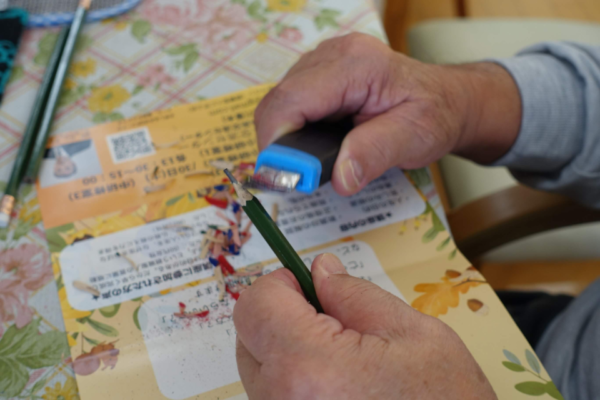 鹿児島ディサービス　鉛筆削り　学生時代