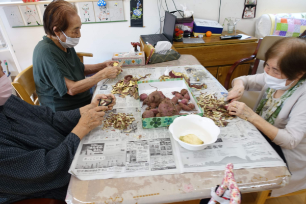 鹿児島ディサービス　おやつ作り　芋饅頭