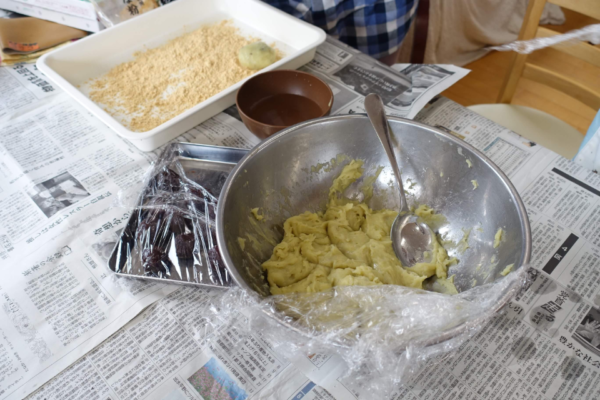 鹿児島ディサービス　おやつ作り　芋饅頭