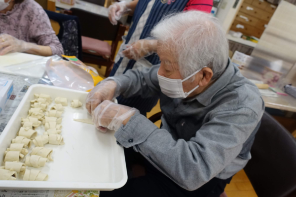 鹿児島ディサービス　おやつ作り　チョコパイ