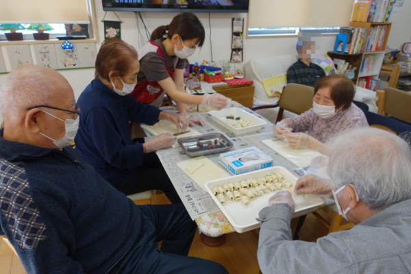 鹿児島ディサービス　おやつ作り　チョコパイ