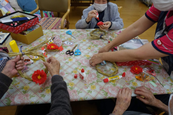 鹿児島ディサービス　創作活動　しめ縄