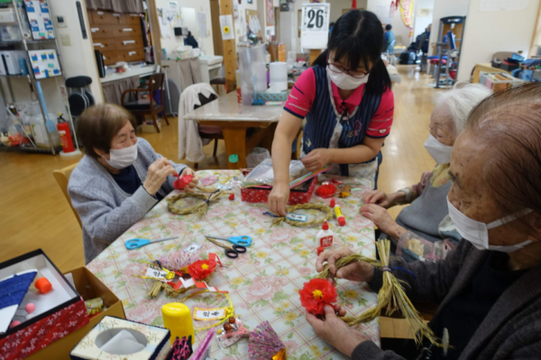 鹿児島ディサービス　創作活動　しめ縄