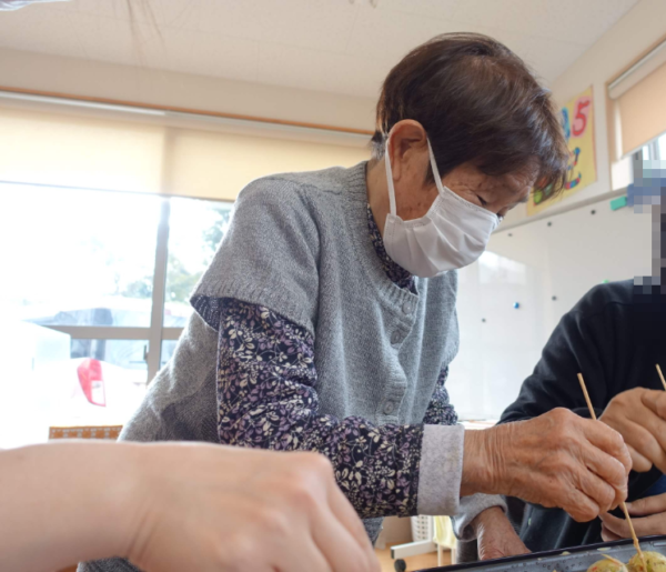 鹿児島ディサービス　おやつ作り　たこ焼き