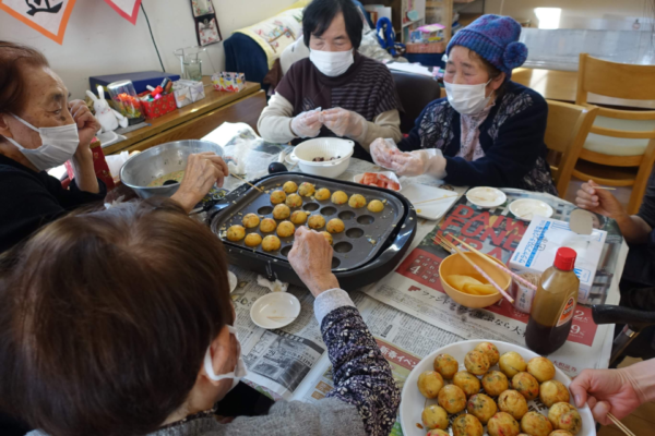 鹿児島ディサービス　おやつ作り　たこ焼き