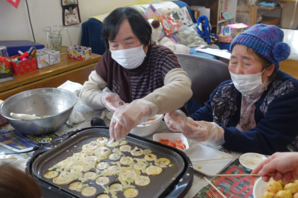 鹿児島ディサービス　おやつ作り　たこ焼き