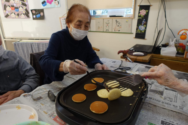 鹿児島ディサービス　おかし作り　どら焼き