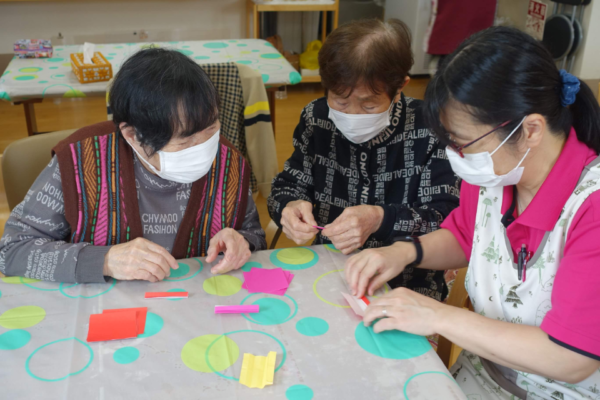 鹿児島ディサービス　創作活動　花作り