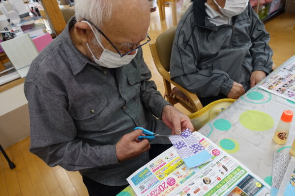鹿児島　デイサービス　創作活動　鯉のぼり
