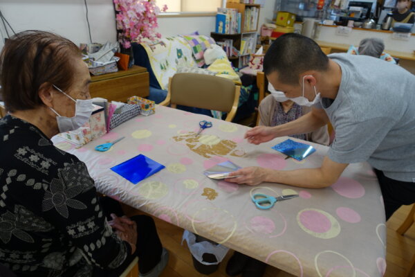 鹿児島　デイサービス　創作活動　モビール　雫　梅雨