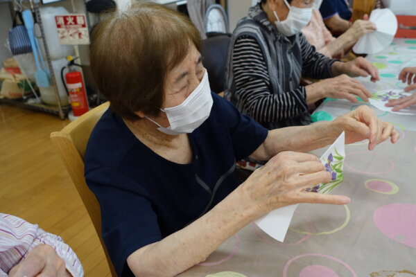 鹿児島　デイサービス　創作活動　番傘　和傘