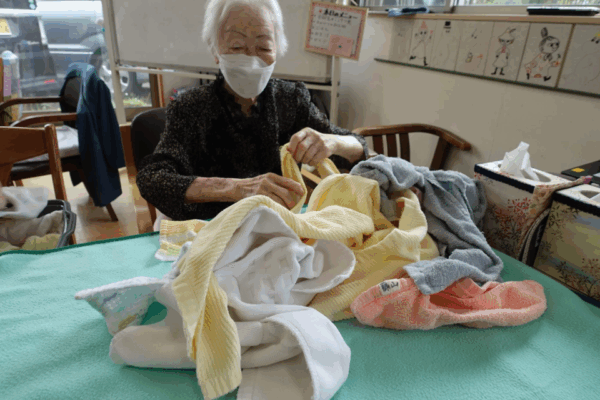 鹿児島ディサービス　洗濯物　たたみ
