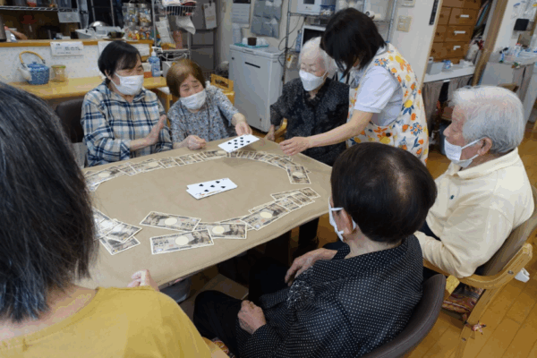 鹿児島ディサービス　トランプ　レク活動
