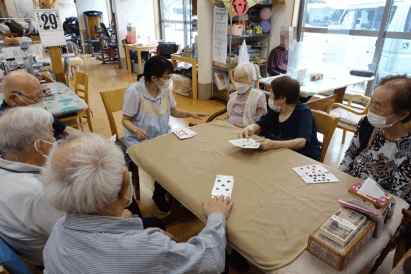 鹿児島ディサービス　レク活動　トランプ