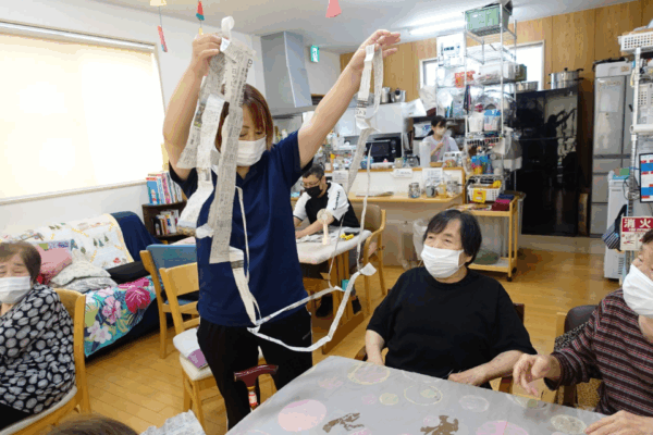 鹿児島デイサービス　レク活動　新聞紙