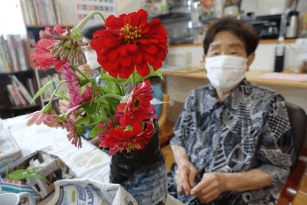 鹿児島デイサービス　創作活動　生け花