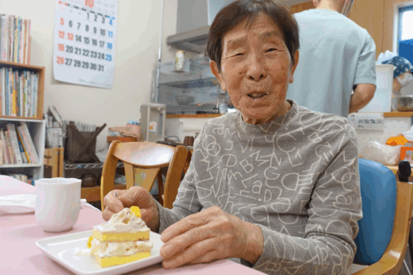 鹿児島デイサービス　手作りケーキ　誕生日会