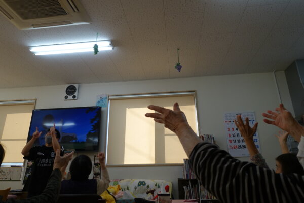 鹿児島 デイサービス 体操 笑い