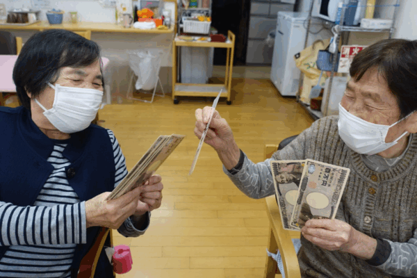 鹿児島デイサービス レク活動 トランプ