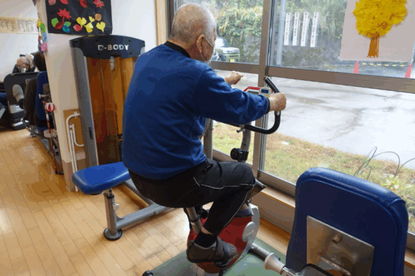鹿児島デイサービス マシントレーニング 自転車