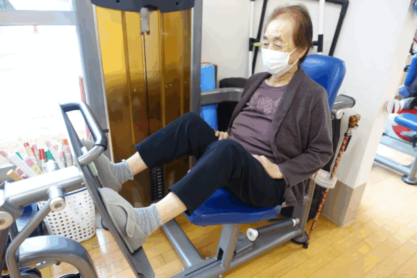 鹿児島デイサービス マシントレーニング レッグプレス