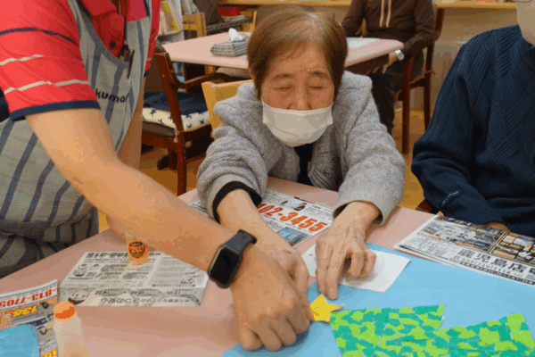 鹿児島デイサービス　創作活動　クリスマスツリー