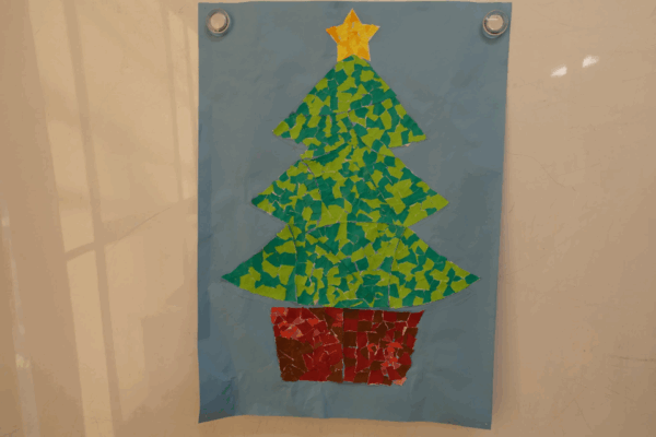 鹿児島デイサービス　創作活動　クリスマスツリー