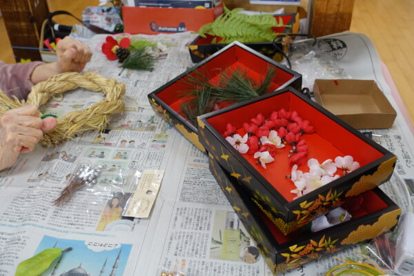 鹿児島 デイサービス 創作活動 しめ縄作り 正月飾り
