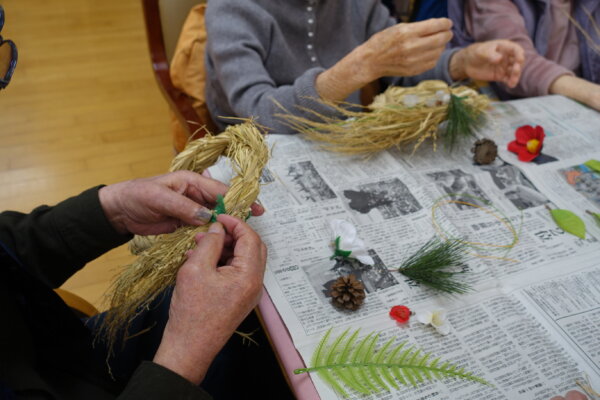 鹿児島 デイサービス 創作活動 しめ縄作り 正月飾り