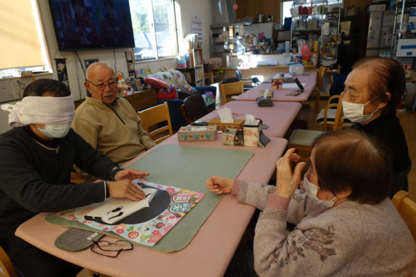鹿児島ディサービス レク活動 福笑い