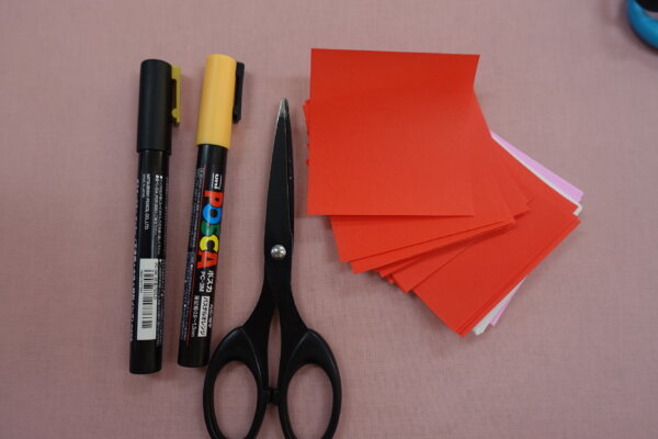 鹿児島　デイサービス　創作活動　梅　花　折り紙