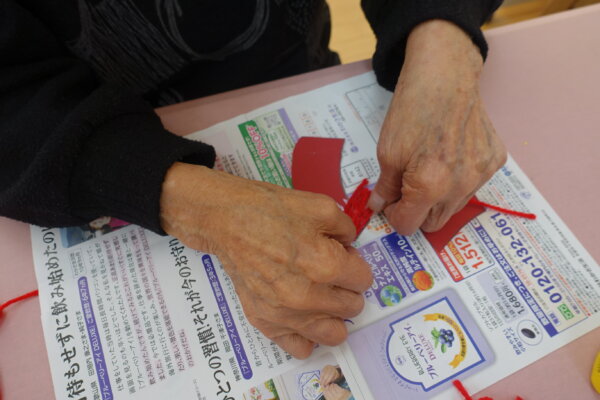 鹿児島　デイサービス　創作活動　壁紙作成　鈴かけ馬