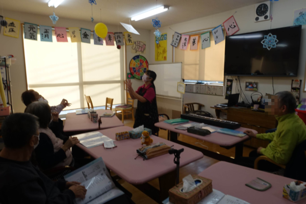 鹿児島ディサービス　レク活動　風船バレー