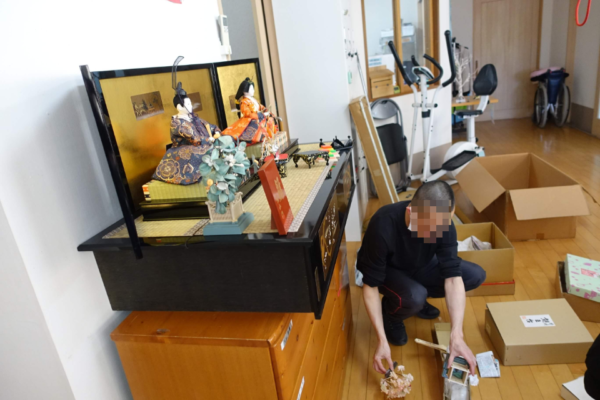 鹿児島ディサービス　レク活動　雛人形