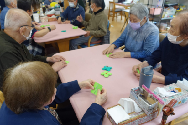 鹿児島ディサービス 創作活動 四葉のクローバー