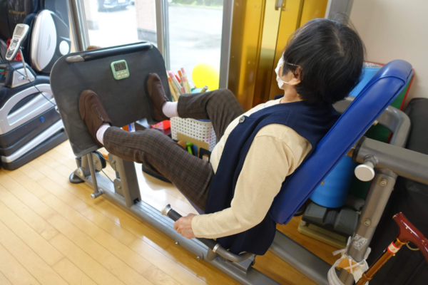 鹿児島ディサービス マシン レッグプレス
