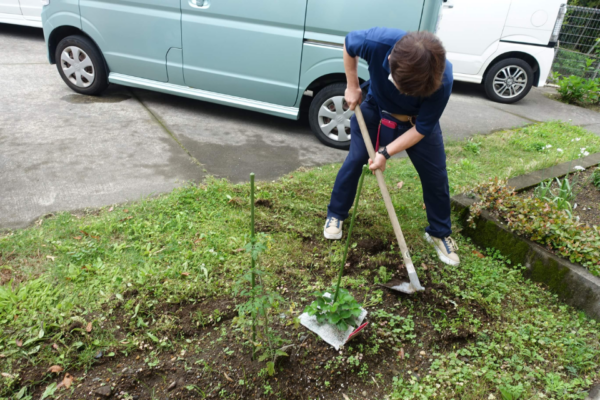 鹿児島ディサービス　園芸　耕し