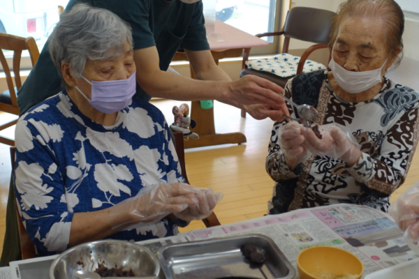 鹿児島ディサービス　おやつ作り　どら焼き