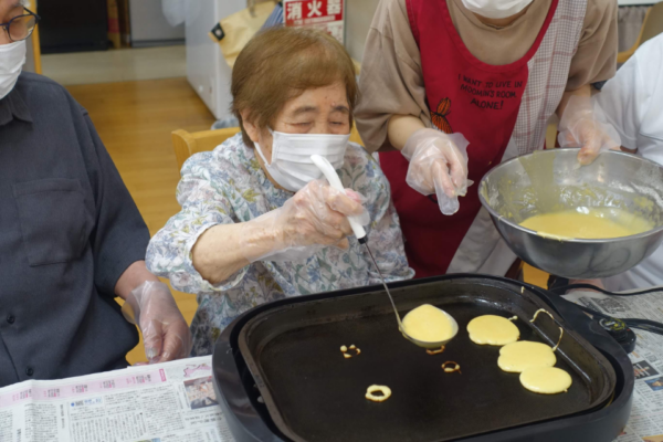 鹿児島ディサービス　おやつ作り　どら焼き