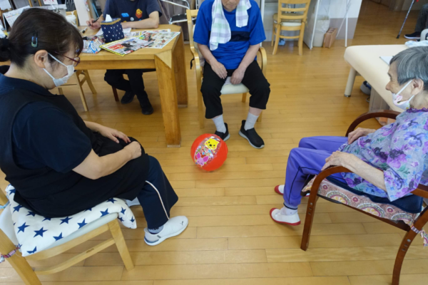 鹿児島ディサービス レク活動 ボール