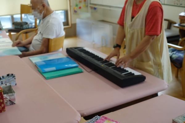 鹿児島ディサービス　音楽レク　合唱