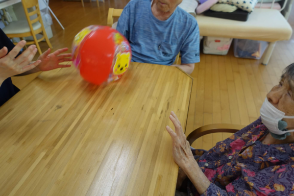 鹿児島ディサービス　ボール運動　活動