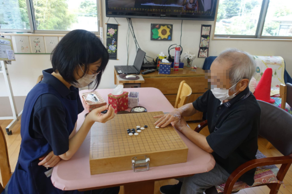 鹿児島ディサービス　趣味活動　五目並べ